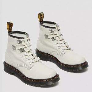 Dr. Martens 101 Hardware Virgina Leather Boot bone